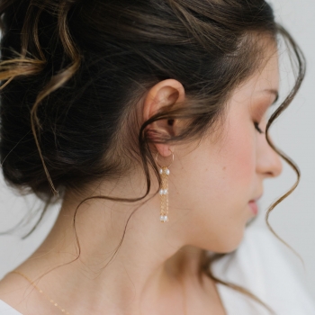 "Melina" Boucles d'oreilles de mariée créoles avec chaînettes pendantes et perles d'eau douce