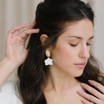 "Imma" Boucles d'oreilles de mariée avec fleur d'orchidée