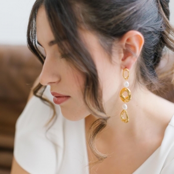 "Nicoletta" Boucles d'oreilles de mariée pendantes avec perles nacrées baroques