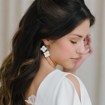 "Carmela" Boucles d'oreilles de mariée pendantes avec fleurs en porcelaine